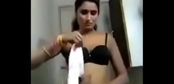  Grl Remove saree